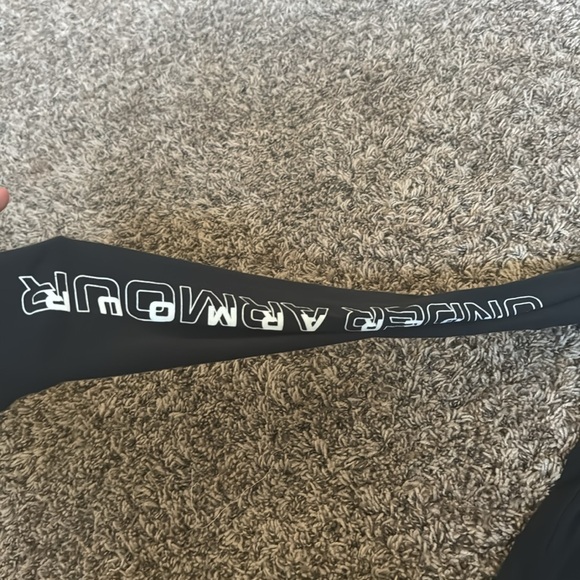 Women’s under armor long sleeve shirt. Size small - Picture 2 of 2